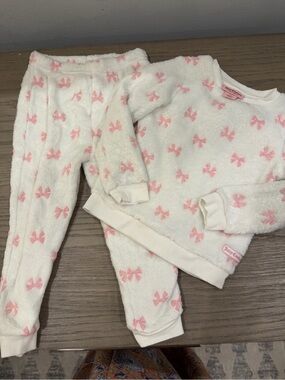Juicy Couture Cream & Pink Bow Plush Kids Set